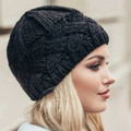 WinterWeave - Gebreide Muts Dames met Klassiek Kabelpatroon
